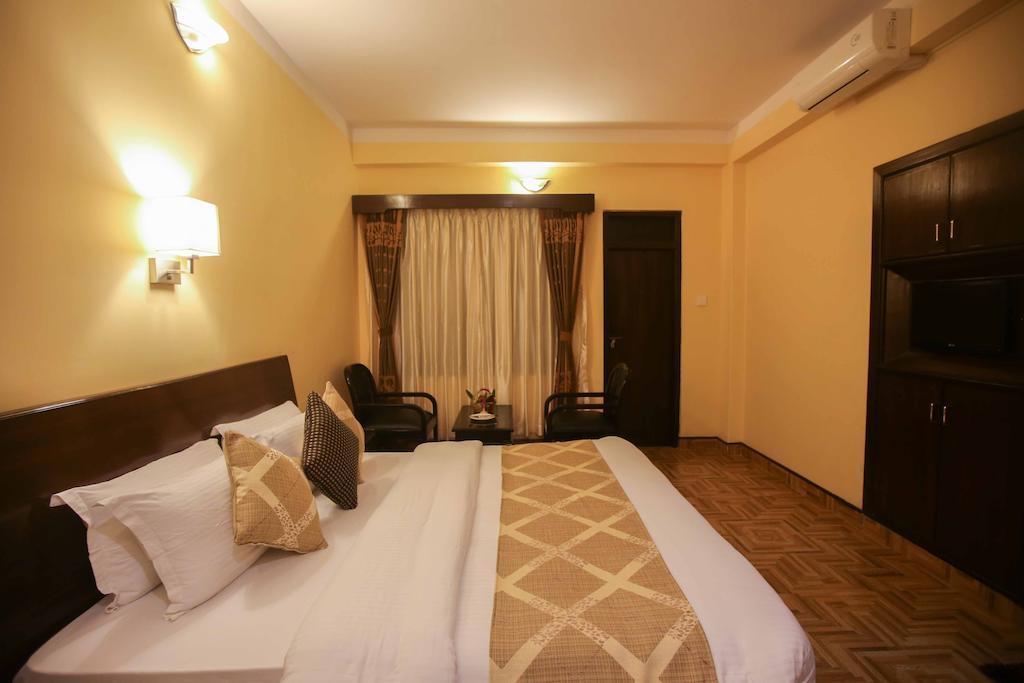 Hotel Peninsula Похара Екстериор снимка