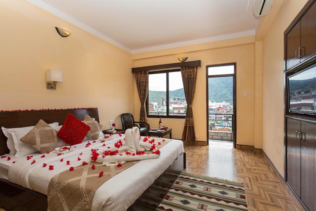 Hotel Peninsula Похара Екстериор снимка