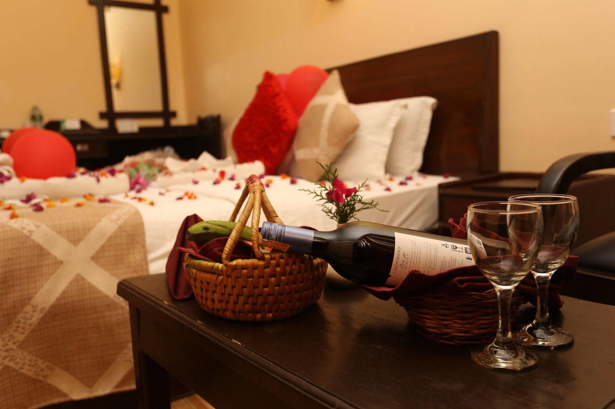 Hotel Peninsula Похара Екстериор снимка