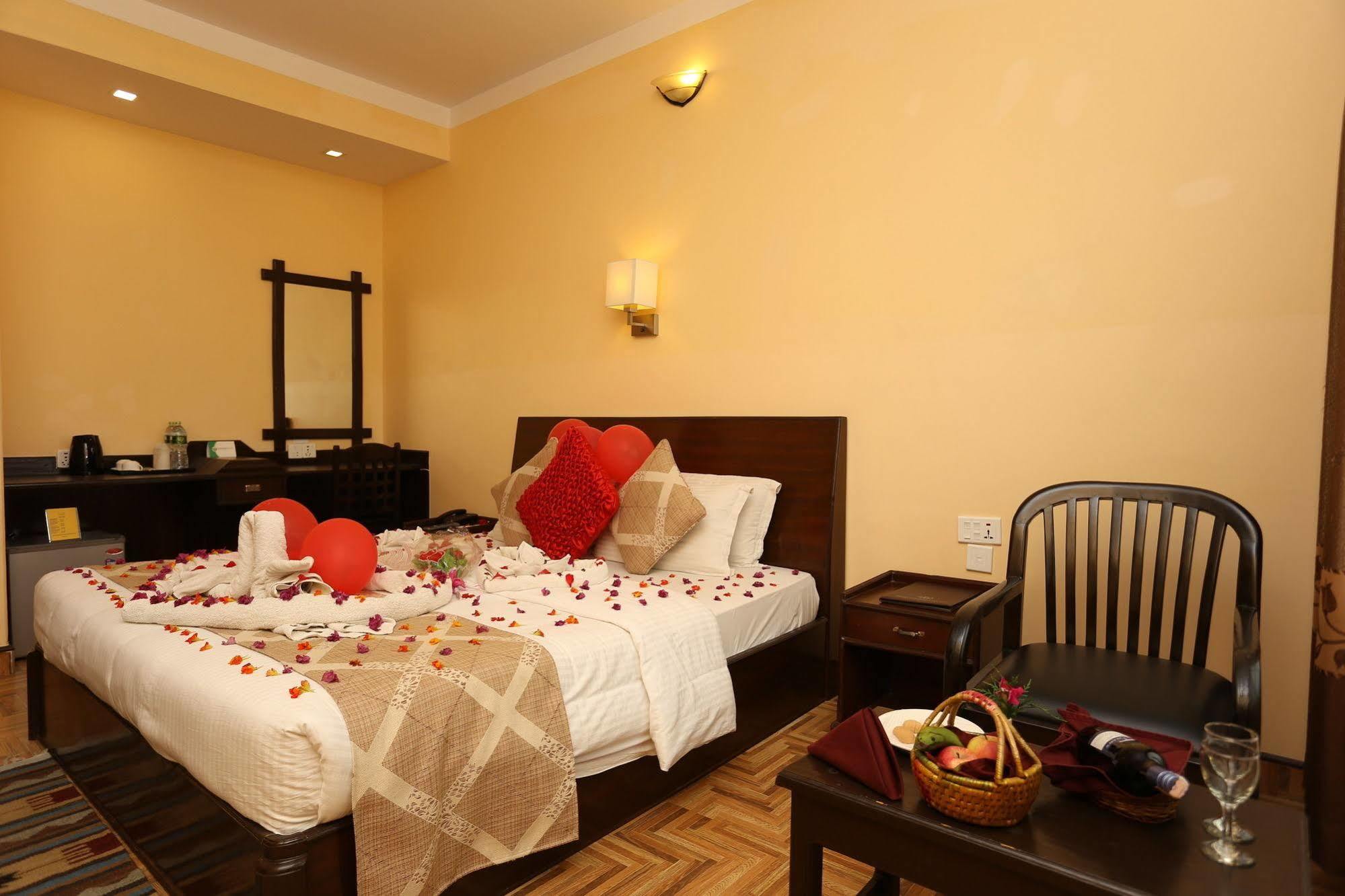 Hotel Peninsula Похара Екстериор снимка
