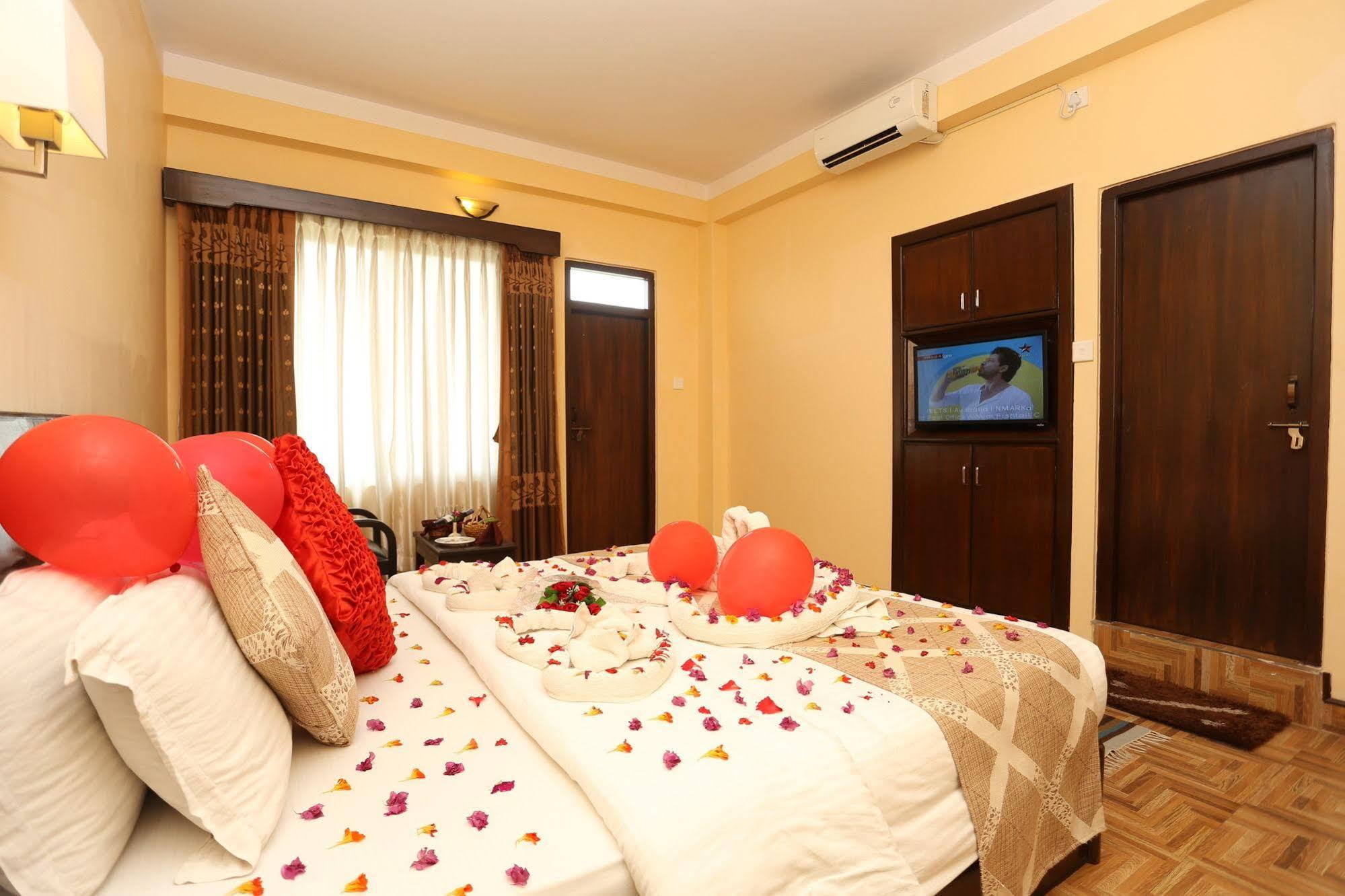 Hotel Peninsula Похара Екстериор снимка